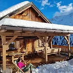 Alpesi faház Almhuette Chrisanten Thaya