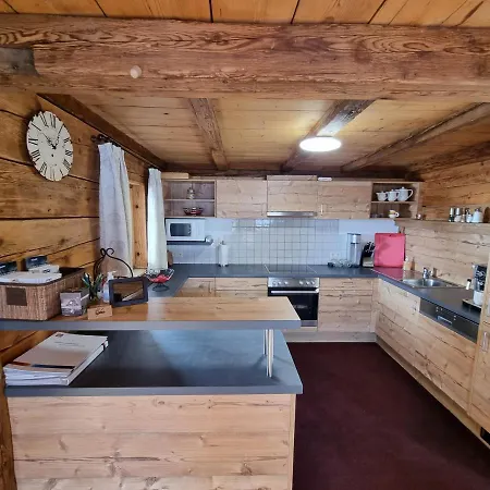 Almhuette Chrisanten Thaya Domek alpejski *