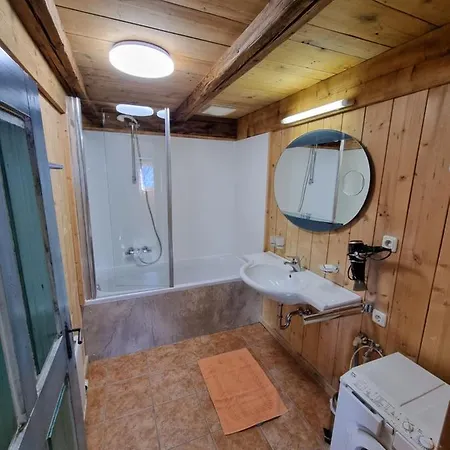 Almhuette Chrisanten Thaya בקתה