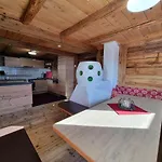 Almhuette Chrisanten Thaya 木屋 *
